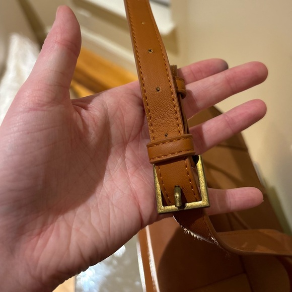 Universal Thread Tan and Brown Shoulder Bags with Contemporary Design - Picture 4 of 6